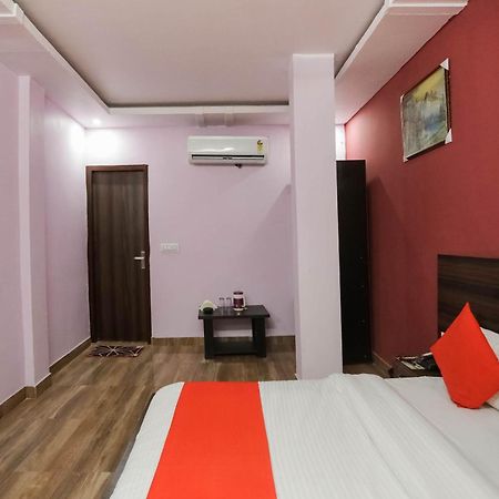 Hotel O Red Velvet Rooms & Banquet Faridabad Exterior foto