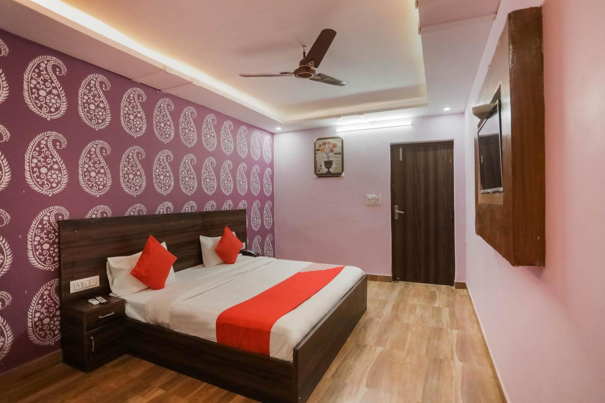 Hotel O Red Velvet Rooms & Banquet Faridabad Exterior foto