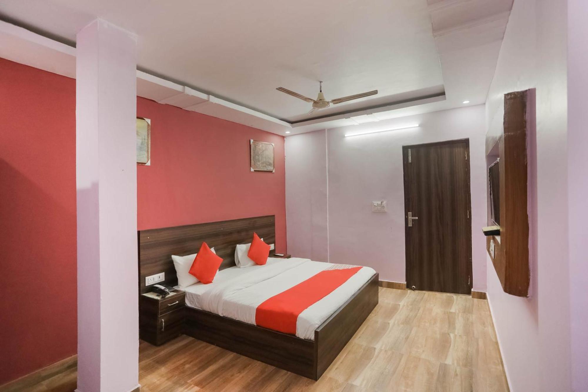 Hotel O Red Velvet Rooms & Banquet Faridabad Exterior foto