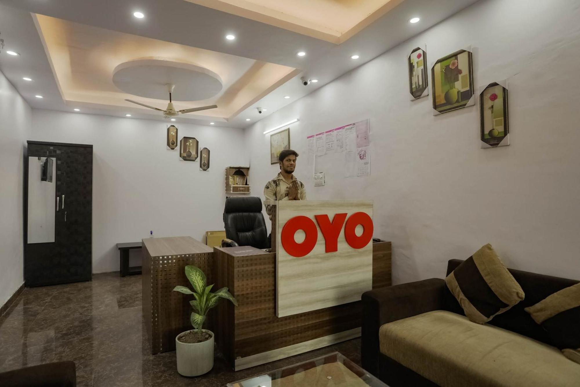 Hotel O Red Velvet Rooms & Banquet Faridabad Exterior foto